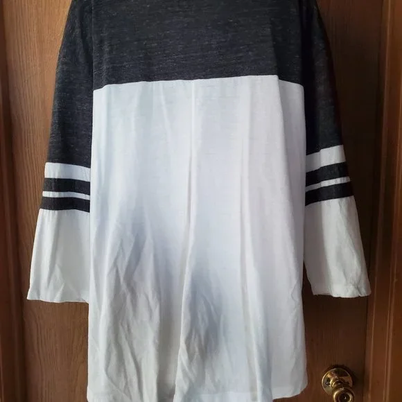 Blackhawks plus size 3/4 shirt - Picture 2 of 3